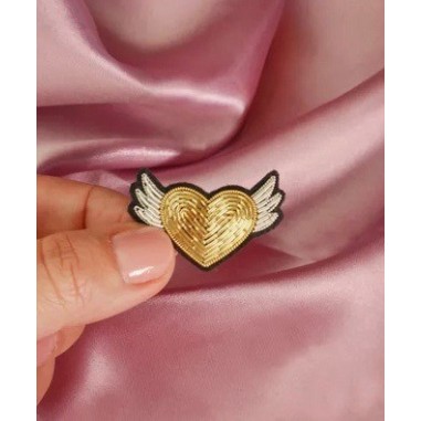 Broche Coeur ailé doré fait main broderie cannetille