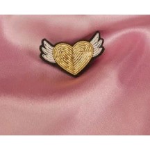 Broche Coeur ailé doré fait main broderie cannetille 2