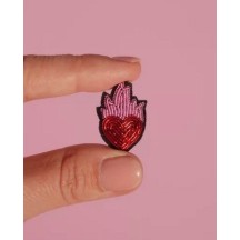 Broche Coeur Enflammé fait main broderie cannetille