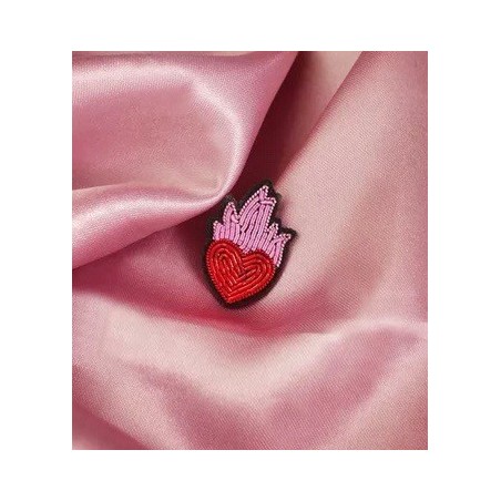 Broche Coeur Enflammé fait main broderie cannetille