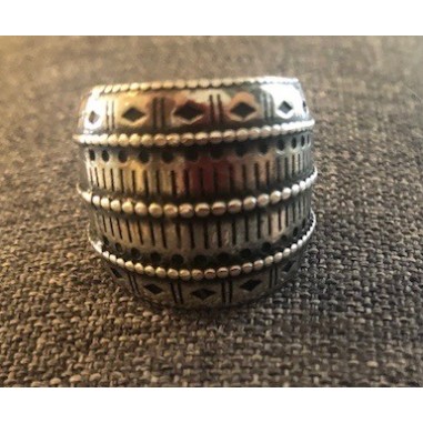 Bague Large argentée tendance éthnique ajustable