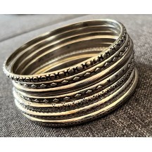 Jonc argenté fin allure bohème chic de la marque Shabada